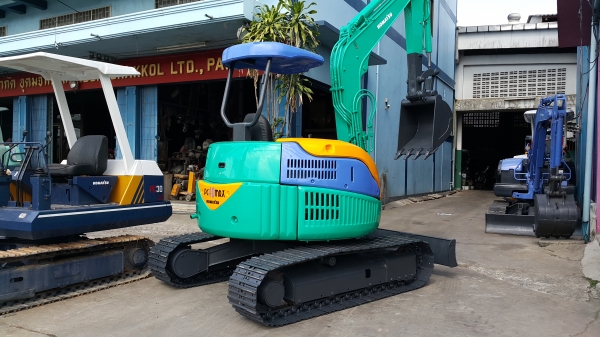 รถขุด KOMATSU รุ่น PC40MR รุ่นใหม่ สวย แทร็กเหล็ก มือสองญี่ปุ่น