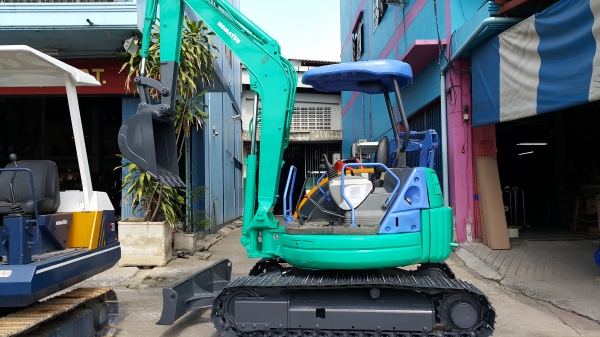 รถขุด KOMATSU รุ่น PC40MR รุ่นใหม่ สวย แทร็กเหล็ก มือสองญี่ปุ่น