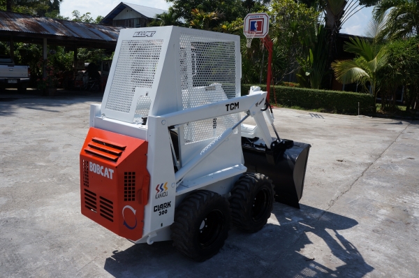 ขายรถตัก TCM BOBCAT CLASK 300