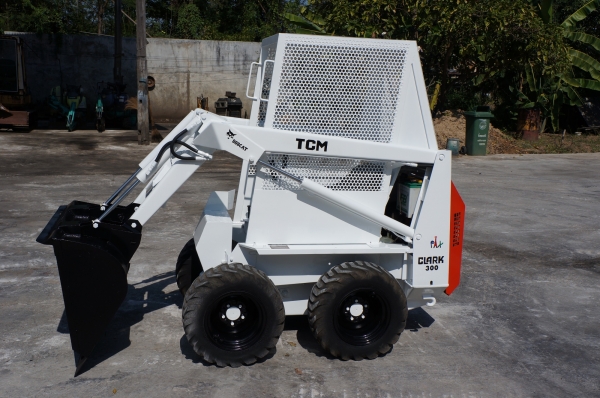 ขายรถตัก TCM BOBCAT CLASK 300