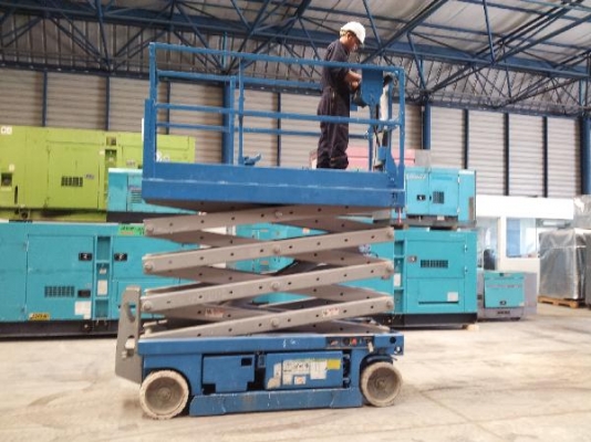 รถกระเช้า จีนี่ GS2632 : 7.9m. รถกระเช้าไฟฟ้า นำเข้าจากญี่ปุ่น T. กุ้ง:0813062283