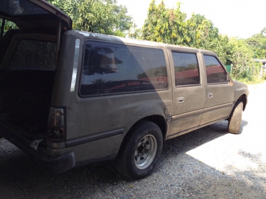 Isuzu VAN 4 ประตู Isuzu VAN 4 ประตู