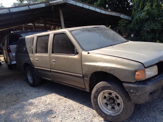 Isuzu VAN 4 ประตู Isuzu VAN 4 ประตู