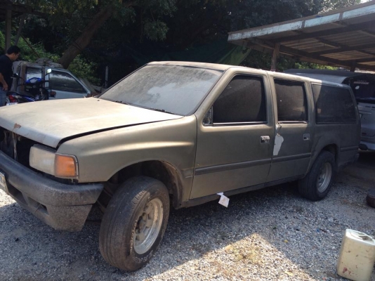 Isuzu VAN 4 ประตู Isuzu VAN 4 ประตู