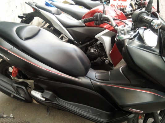 ขาย HONDA PCX 150 i ปี 56 สีดำด้าน สภาพดี รถวิ่งหมื่นกว่าๆ เล่มพร้อมโอน