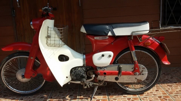 ตี่พิจิตร//ขายซี100 เครื่องเวฟ มีเล่มครับ