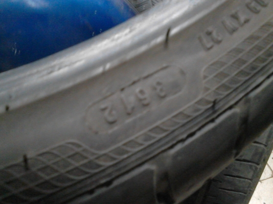 225/35R20 acceiera PHI ปี2012 มี 2 เส้น TEL.081-427-3941