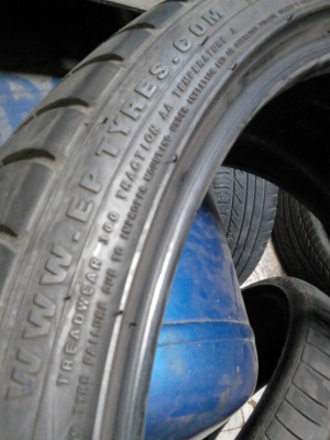 225/35R20 acceiera PHI ปี2012 มี 2 เส้น TEL.081-427-3941