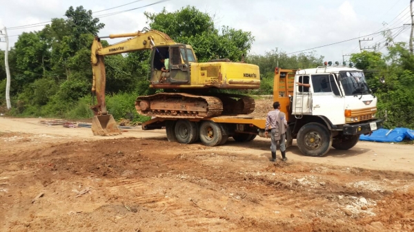 komatsu 200-6   ซีเรียน สูง ไฟครบ เครื่องฟิตใหม่มาหนึ่งแสน ยังไม่ได้ทำงานเลย