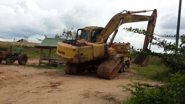 komatsu 200-6   ซีเรียน สูง ไฟครบ เครื่องฟิตใหม่มาหนึ่งแสน ยังไม่ได้ทำงานเลย