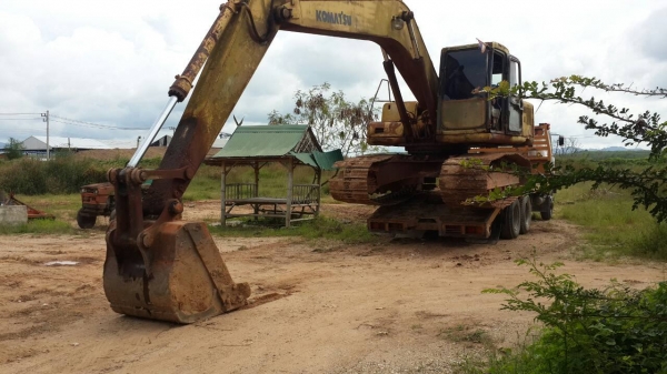 komatsu 200-6   ซีเรียน สูง ไฟครบ เครื่องฟิตใหม่มาหนึ่งแสน ยังไม่ได้ทำงานเลย