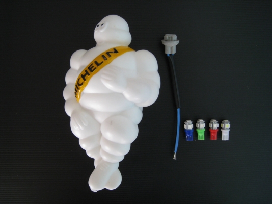 ตุ๊กตามิชิลินขนาด 8 นิ้ว สีขาวเกรดA งานกล่อง พร้อมหมวก ไฟLED ราคาพิเศษครับ ส่งได้ทั่วประเทศ