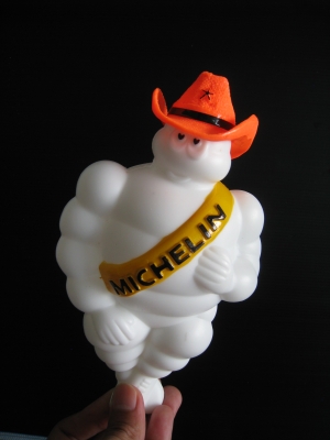 ตุ๊กตามิชิลินขนาด 8 นิ้ว สีขาวเกรดA งานกล่อง พร้อมหมวก ไฟLED ราคาพิเศษครับ ส่งได้ทั่วประเทศ