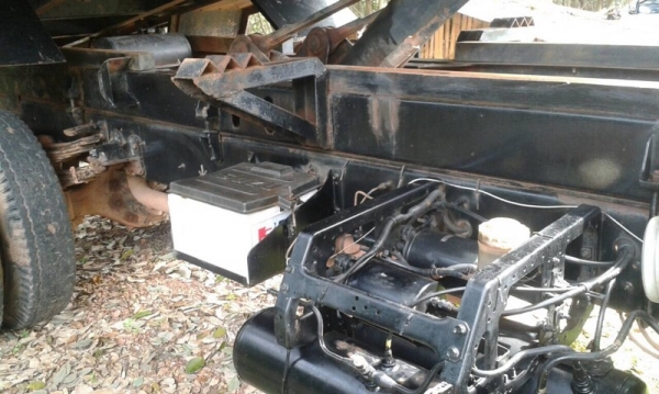 รถอีซูซุ  6  ล้อดั้ม  FTR  200 แรงม้า. ปี 50  สนใจติดต่อ  081 - 6079515