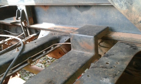 รถอีซูซุ  6  ล้อดั้ม  FTR  200 แรงม้า. ปี 50  สนใจติดต่อ  081 - 6079515