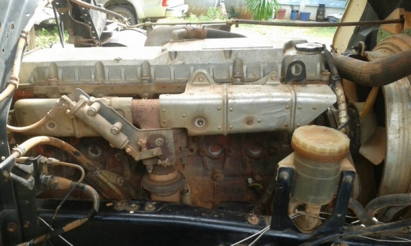 รถอีซูซุ  6  ล้อดั้ม  FTR  200 แรงม้า. ปี 50  สนใจติดต่อ  081 - 6079515