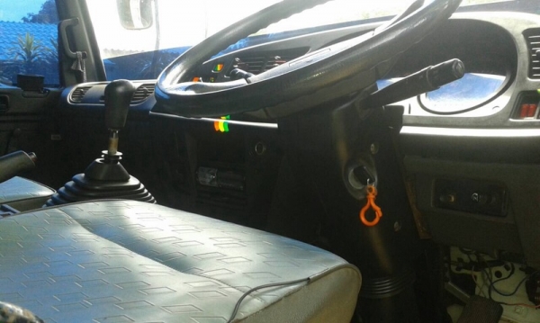 รถอีซูซุ  6  ล้อดั้ม  FTR  200 แรงม้า. ปี 50  สนใจติดต่อ  081 - 6079515