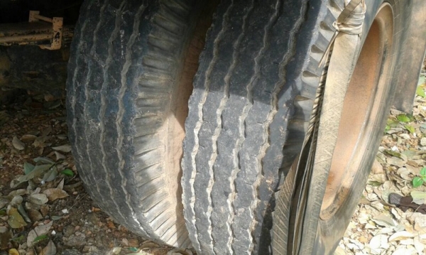 รถอีซูซุ  6  ล้อดั้ม  FTR  200 แรงม้า. ปี 50  สนใจติดต่อ  081 - 6079515