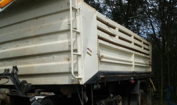 รถอีซูซุ  6  ล้อดั้ม  FTR  200 แรงม้า. ปี 50  สนใจติดต่อ  081 - 6079515