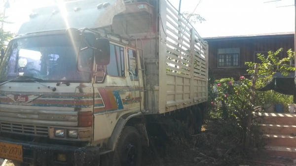 สิบล้อ HiNo-(F18-แท้:)-195แรง สภาพบางเดิมคัน เล่มทะเบียนพร้อมโอน ราคาเบาๆต่อรองได้ ครับ