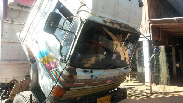 สิบล้อ HiNo-(F18-แท้:)-195แรง สภาพบางเดิมคัน เล่มทะเบียนพร้อมโอน ราคาเบาๆต่อรองได้ ครับ