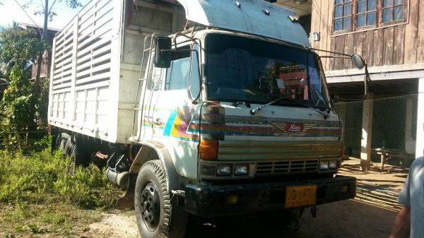 สิบล้อ HiNo-(F18-แท้:)-195แรง สภาพบางเดิมคัน เล่มทะเบียนพร้อมโอน ราคาเบาๆต่อรองได้ ครับ