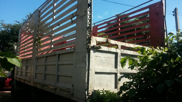 สิบล้อ HiNo-(F18-แท้:)-195แรง สภาพบางเดิมคัน เล่มทะเบียนพร้อมโอน ราคาเบาๆต่อรองได้ ครับ