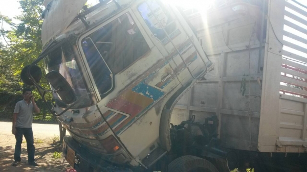 สิบล้อ HiNo-(F18-แท้:)-195แรง สภาพบางเดิมคัน เล่มทะเบียนพร้อมโอน ราคาเบาๆต่อรองได้ ครับ