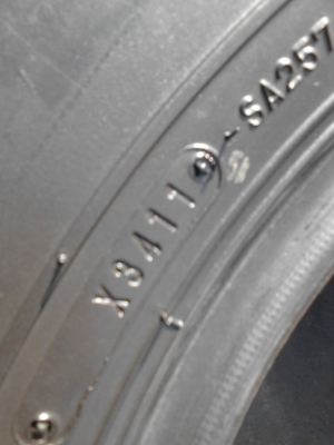 235/70R15  DUNLOP GRANTREK   มี  2  เส้น TEL.081-427-3941