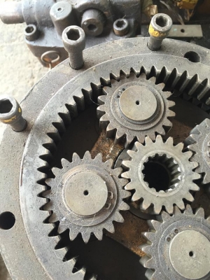 ชุดเกียร์สวิง โป๊ะสวิง Kobelco 120mark 3  ตัดรถนอกญี่ปุ่น