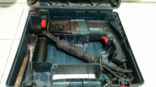 สว่านระบบโรตารี่ 3 ระบบ BOSCH รุ่นGBH2-26DE รุ่นใหญ่ สภาพดีพร้อมใช้งานครับ