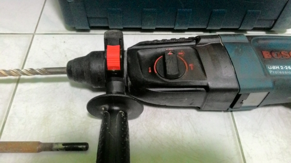 สว่านระบบโรตารี่ 3 ระบบ BOSCH รุ่นGBH2-26DE รุ่นใหญ่ สภาพดีพร้อมใช้งานครับ