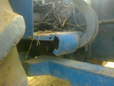 ขายรถไถ  FORD  รุ่น6610  4X4    คานหน้าคาลาโล่ ทะเบียนพร้อมรถพร้อมสนใจ0810076640