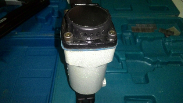 ขายแม็กลมขาเดี่ยวเบอร์F30สภาพดีมากๆยี่ห้อMakita&amp;POLOยกกล่อง2ตัว950บาท