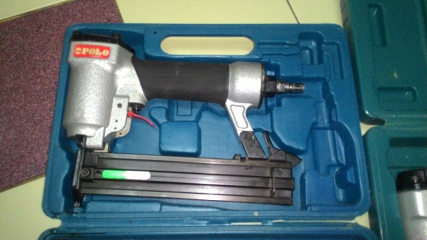 ขายแม็กลมขาเดี่ยวเบอร์F30สภาพดีมากๆยี่ห้อMakita&amp;POLOยกกล่อง2ตัว950บาท
