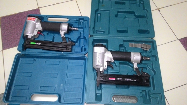 ขายแม็กลมขาเดี่ยวเบอร์F30สภาพดีมากๆยี่ห้อMakita&amp;POLOยกกล่อง2ตัว950บาท