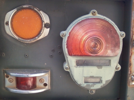 ชูดไฟหลังของรถจิ๊ปทหาร