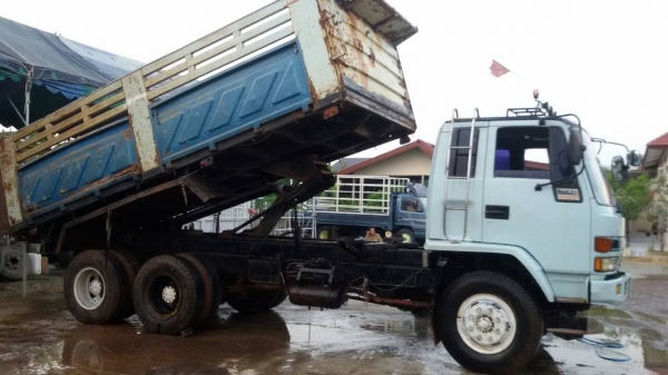 ISUZU-นางฟ้า10ล้อดั้ม2เพลาเครื่อง195.ปี38.กะบะสามมิตร-สภาพสวยพร้อมใช้.