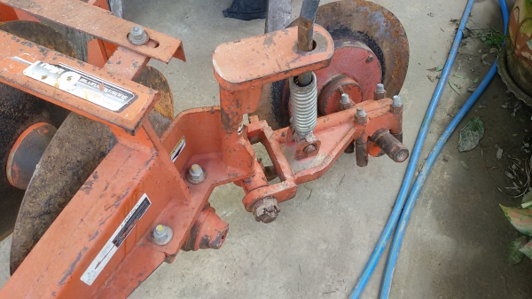 ปัญญาแทรคเตอร์..จัดมาให้ครับ ด่วน!!!คูโบต้า L3008 พร้อมใบมีดคานบนSD160พร้อมผาน5 รถไร่