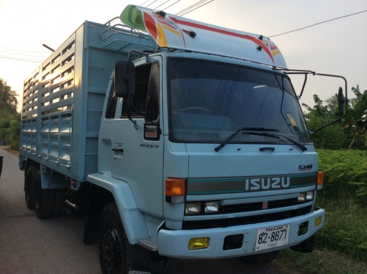 ISUZU ROCKY 195แท้ กระบะยาว 6.20 ม. ครัทซีใหญ่ตลอด รถสวยพร้อมใช้งาน ขาย 830,000 บาท (ติดต่อ ศุภากร 081-4252943)