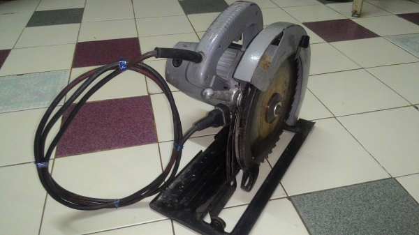 ขายเลื่อยวงเดือนขนาดใบ9นิ้วยี่ห้อmakita5900N(copy)สภาพดีพร้อมใช้งานขายไม่แพง ขายเลื่อยวงเดือนขนาดใบ9นิ้วยี่ห้อmakita5900N(copy)สภาพดีพร้อมใช้งานขายไม่แพง