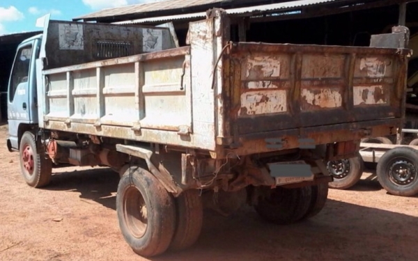 ISUZU NPR 120 HP 4HF1 หกล้อดั๊มพ์ เครื่องฝาดำ กระบะดั๊มพ์เหล็ก 4 ตันความยาว 3.60 เมตรสภาพดีไม่มีผุพร้อมบรรทุก เครื่องแรงดีไม่เยิ้ม ภายในเก๋งคอนโซลครบพร้อม พวงมาลัยเพาเวอร์ ช่วงล่างใหญ่คัชซีไม่มีบวม