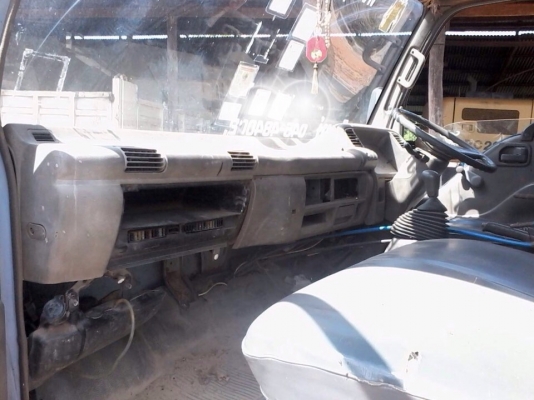 ISUZU NPR 120 HP 4HF1 หกล้อดั๊มพ์ เครื่องฝาดำ กระบะดั๊มพ์เหล็ก 4 ตันความยาว 3.60 เมตรสภาพดีไม่มีผุพร้อมบรรทุก เครื่องแรงดีไม่เยิ้ม ภายในเก๋งคอนโซลครบพร้อม พวงมาลัยเพาเวอร์ ช่วงล่างใหญ่คัชซีไม่มีบวม