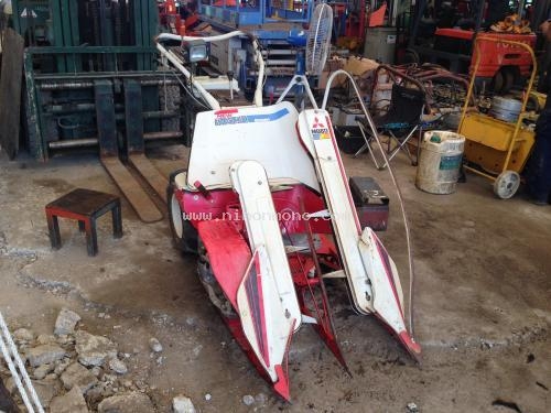 รถเกี่ยวข้าวเดินตาม    MITSUBISHI    MB60  รหัสสินค้า : 14002117   หรือเพิ่มเติมไดที่ www.nihonmono.com