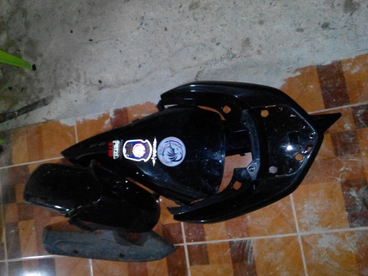 ขายบังโคลนหน้าของ scooter forza honda 300 และ แฟริ่่งขวาราคา  1500  บาท