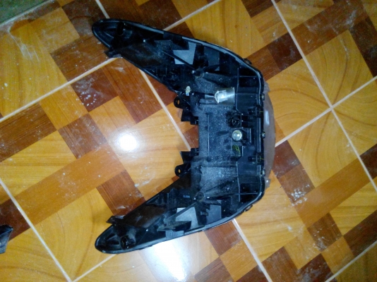 ขายบังโคลนหน้าของ scooter forza honda 300 และ แฟริ่่งขวาราคา  1500  บาท