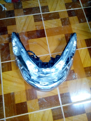 ขายบังโคลนหน้าของ scooter forza honda 300 และ แฟริ่่งขวาราคา  1500  บาท