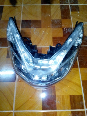 ขายบังโคลนหน้าของ scooter forza honda 300 และ แฟริ่่งขวาราคา  1500  บาท