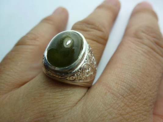 แหวนเงินแท้พลอยเขียวส่อง