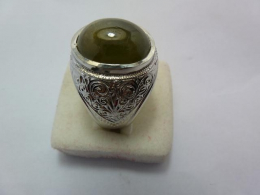 แหวนเงินแท้พลอยเขียวส่อง